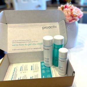 Brand new, full size, proactiv set. Fully sealed. Expiry isn’t until 11/2025.